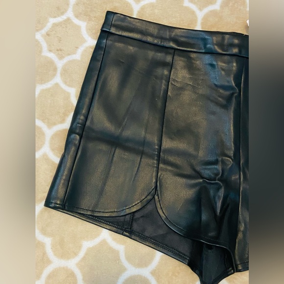 Black Faux Leather Shorts - Picture 4 of 4